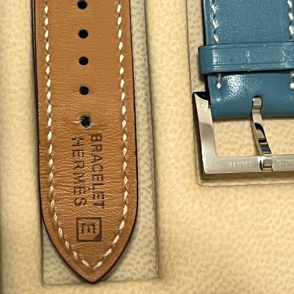 Hermes Belt Watch with 2 Straps - Picture 4 of 10